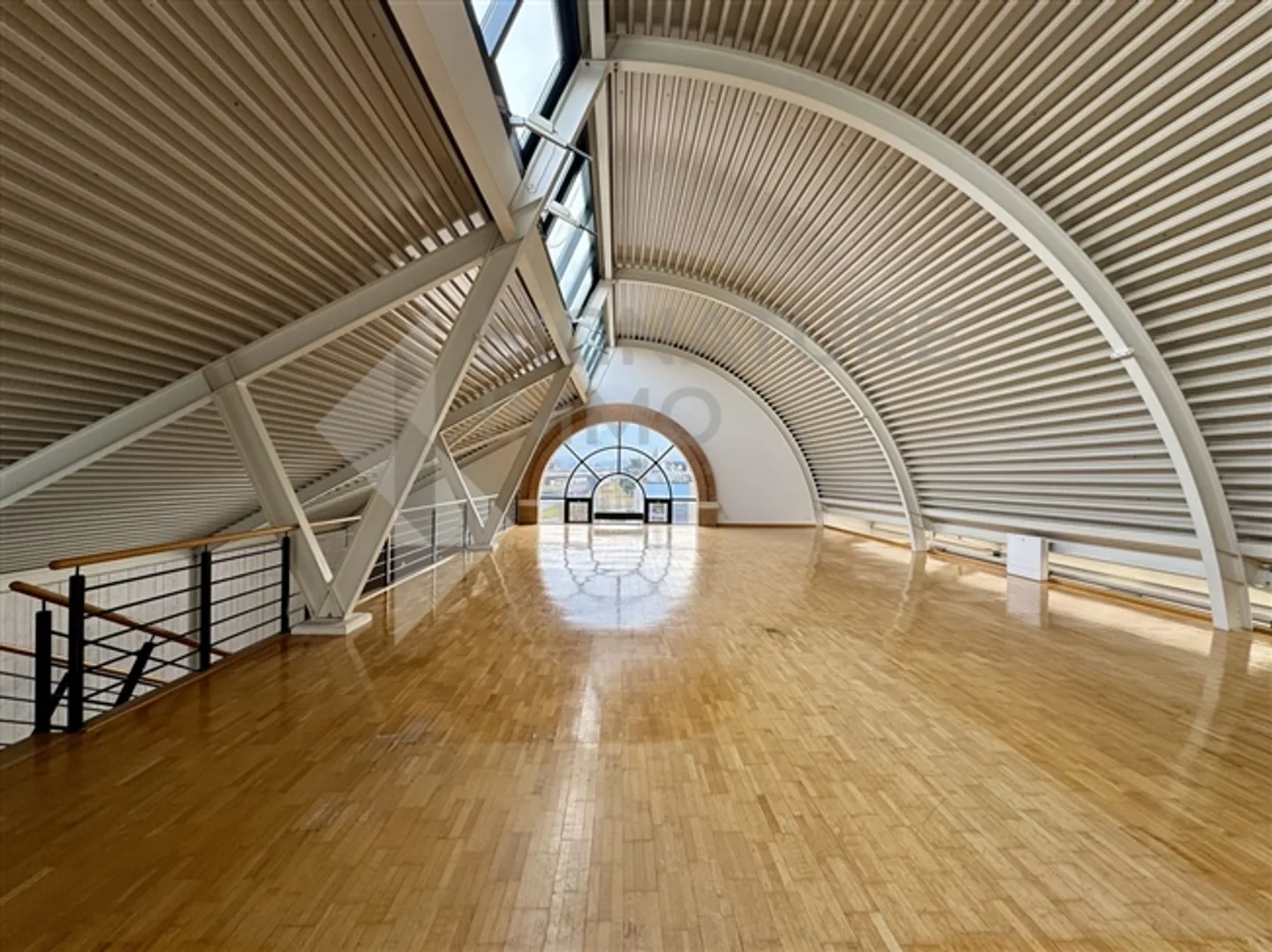 Ampio e bel locale in affitto - Foto 9 di 12