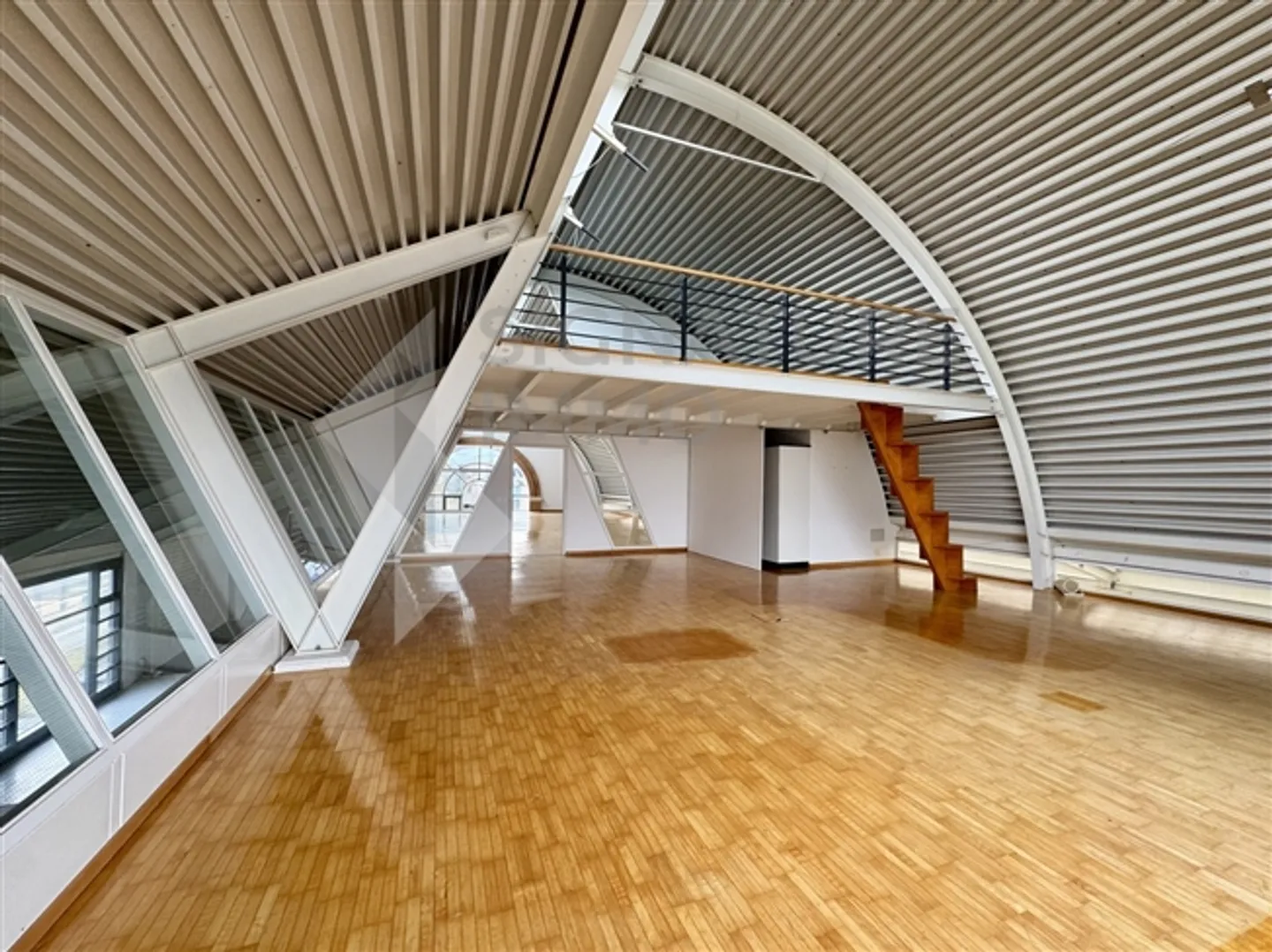 Ampio e bel locale in affitto - Foto 10 di 12