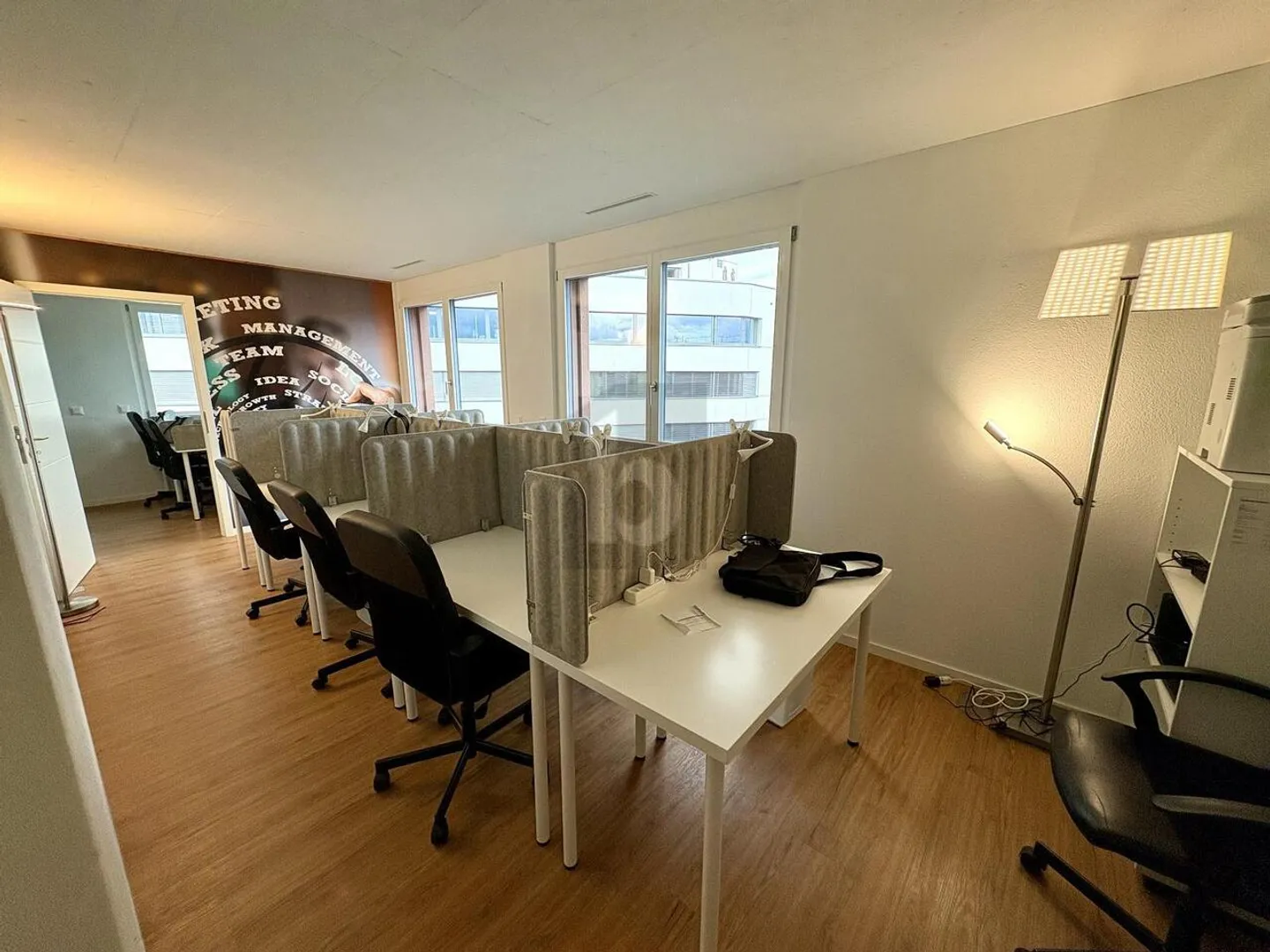 Office space for rent - Photo 1 of 6