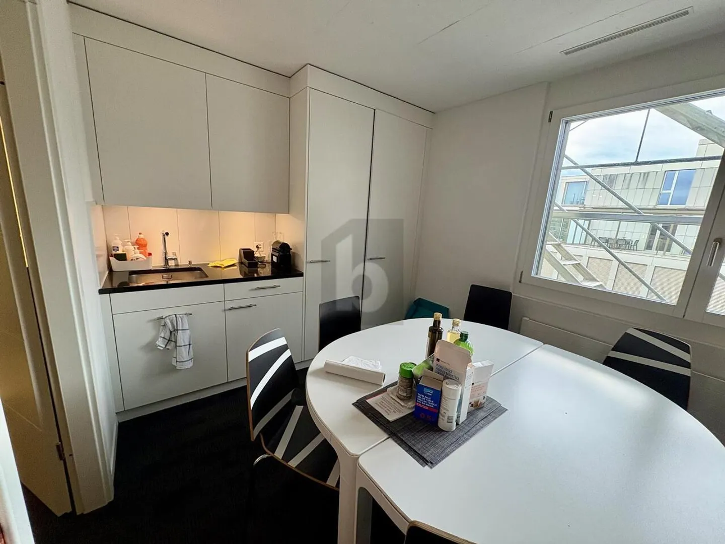 Office space for rent - Photo 3 of 6