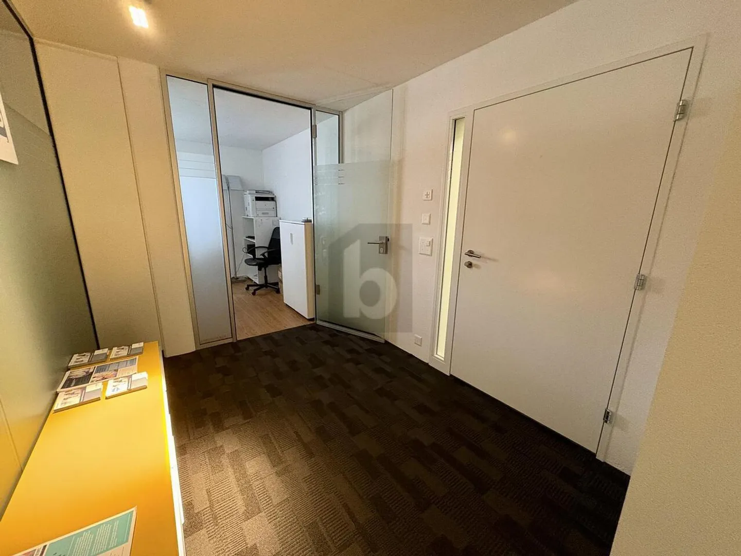 Office space for rent - Photo 4 of 6