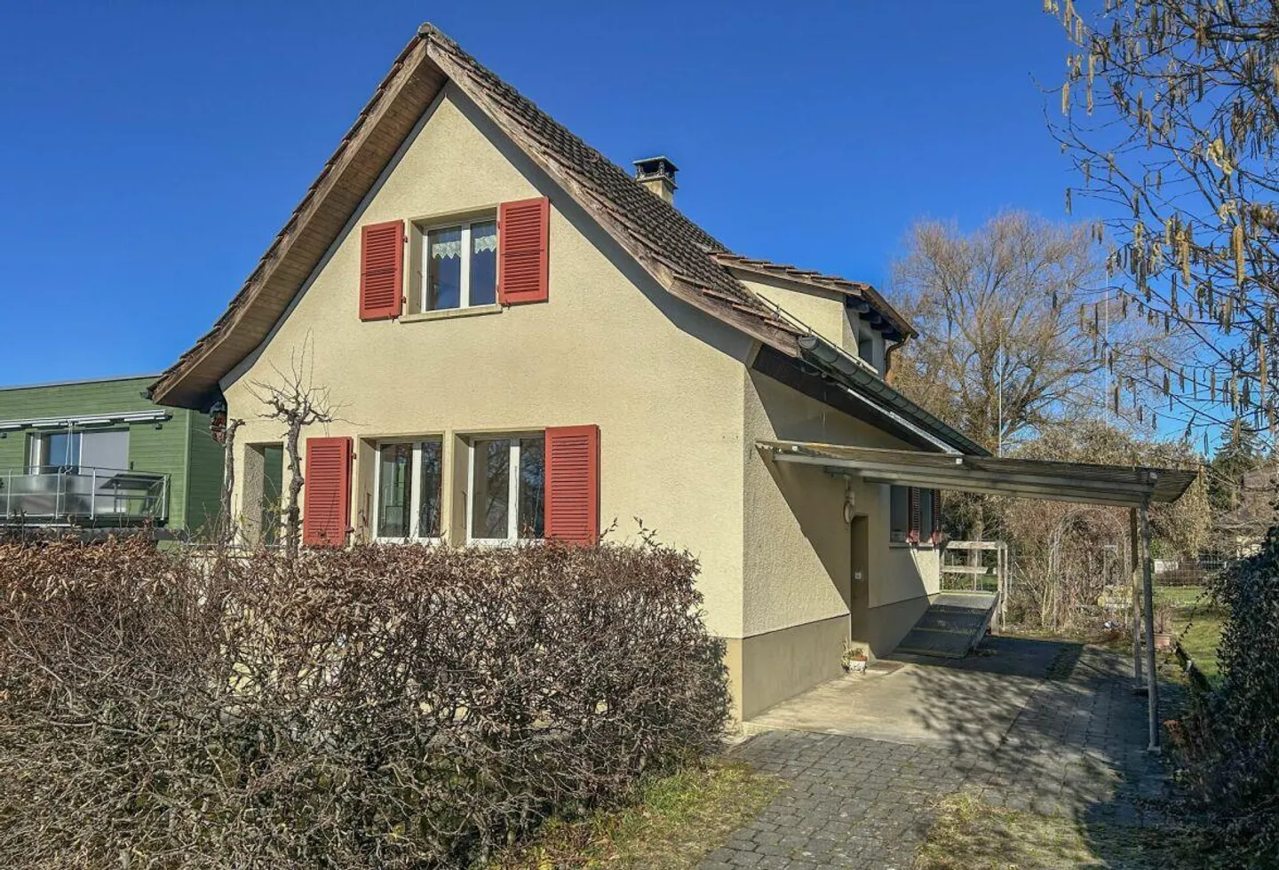 Detached Single-Family Home - Photo 3 of 12