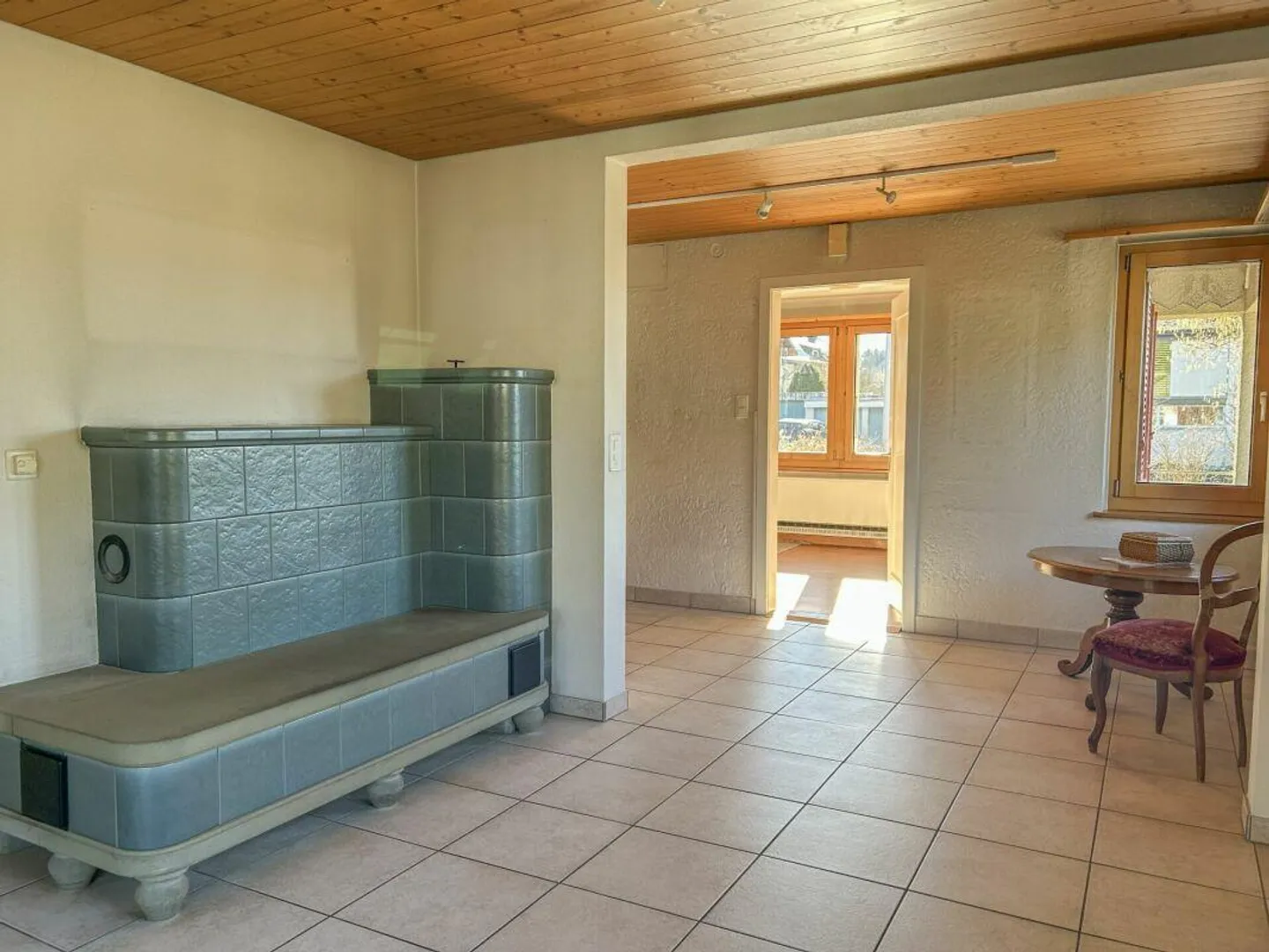 Detached Single-Family Home - Photo 4 of 12