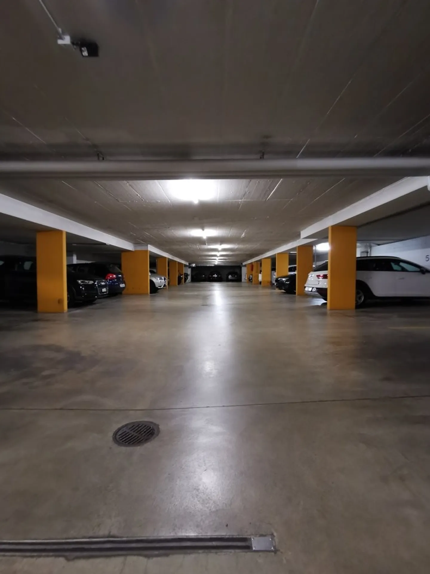 Parking space in underground garage - Photo 2 of 2