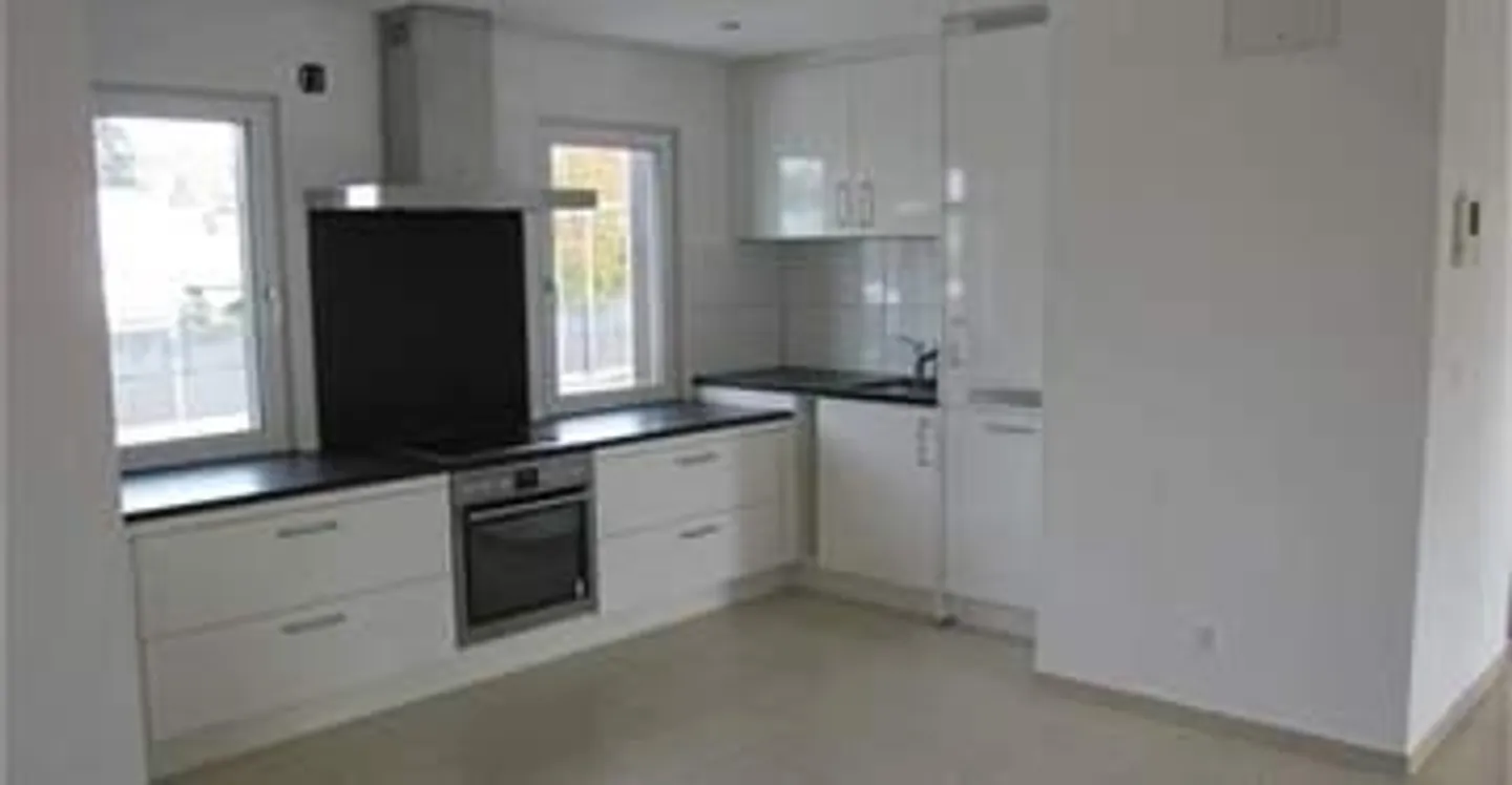 Exclusive 3.5-room maisonette apartment with lift access and private anteroom - Photo 6 of 18