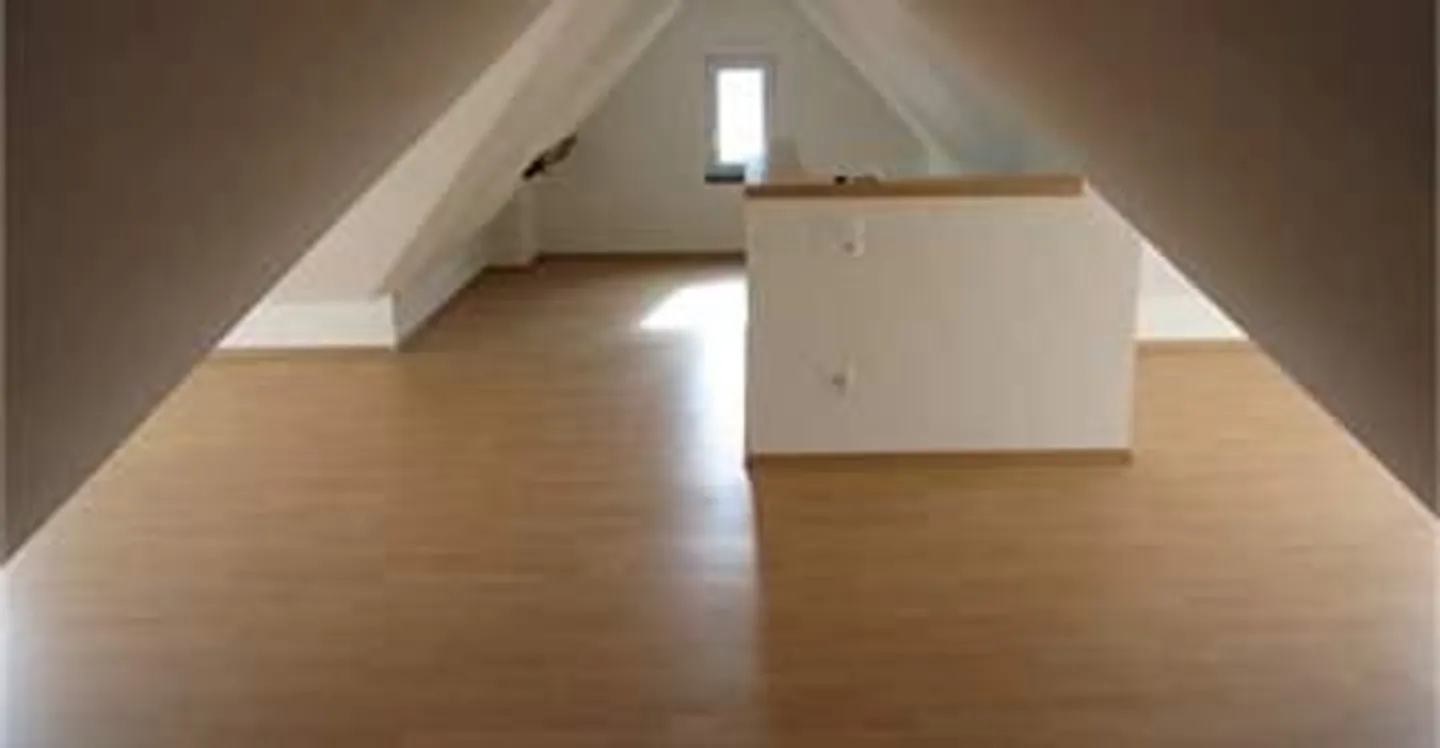 Exclusive 3.5-room maisonette apartment with lift access and private anteroom - Photo 12 of 18