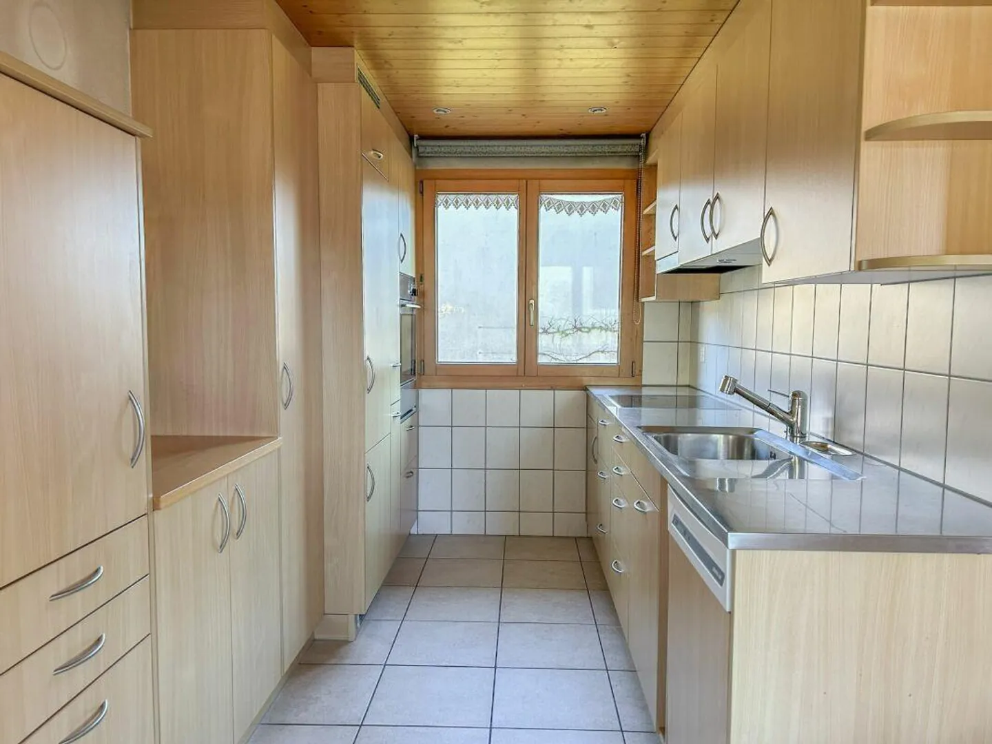 Detached Single-Family Home - Photo 8 of 12