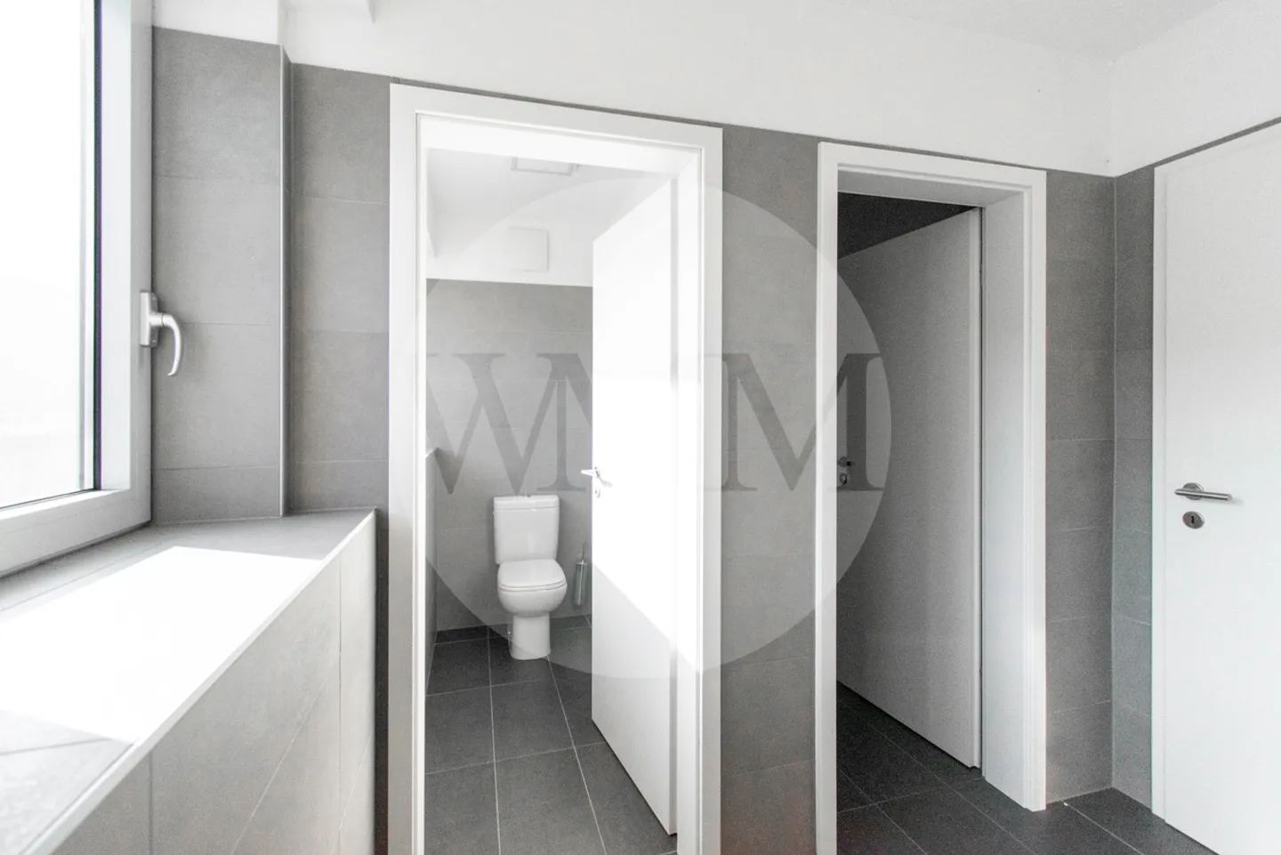 BRIGHT OPEN SPACE IN STRATEGIC LOCATION - Photo 6 of 11