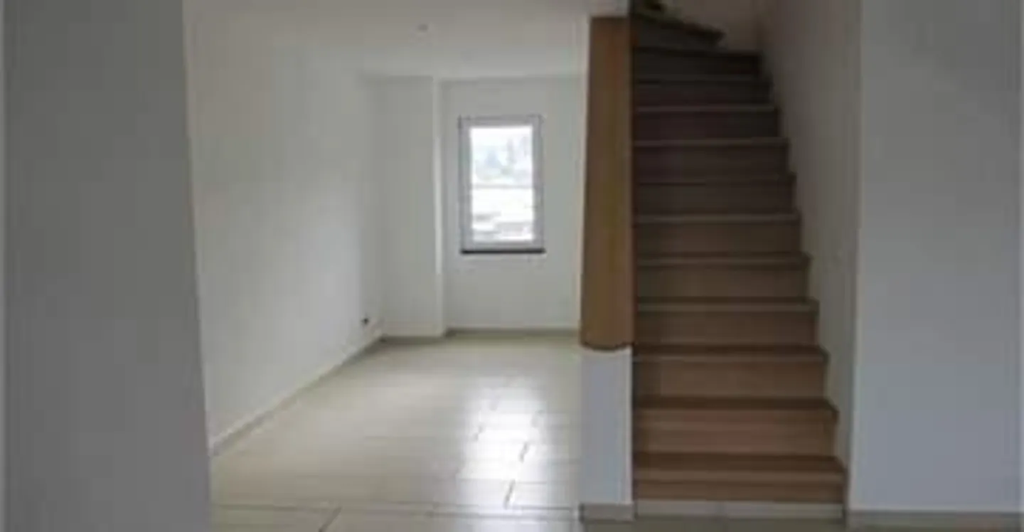 Exclusive 3.5-room maisonette apartment with lift access and private anteroom - Photo 14 of 18