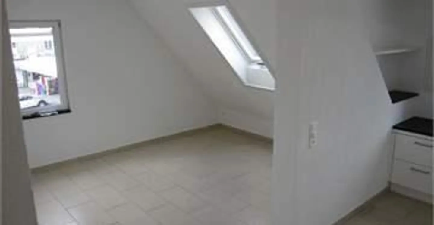 Exclusive 3.5-room maisonette apartment with lift access and private anteroom - Photo 15 of 18