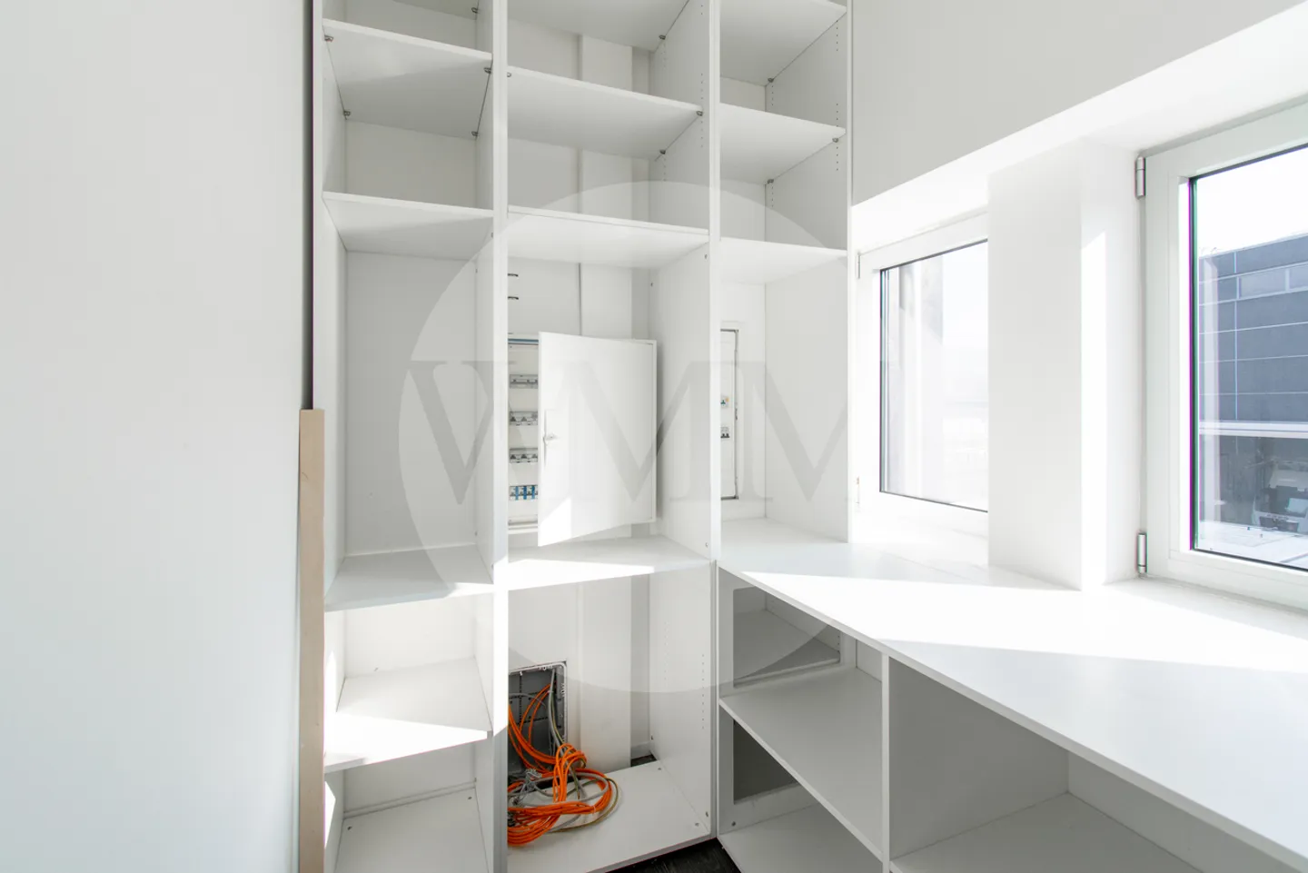 BRIGHT OPEN SPACE IN STRATEGIC LOCATION - Photo 7 of 11