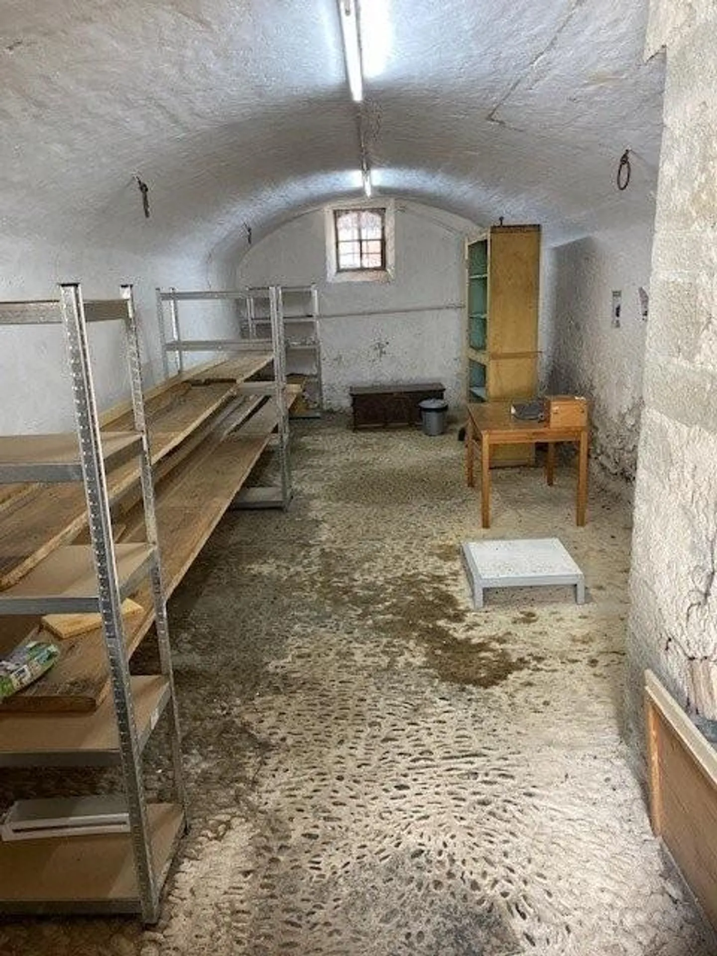 Rustic Vaulted Cellar for Rent in Langnau im Emmental - Photo 4 of 6
