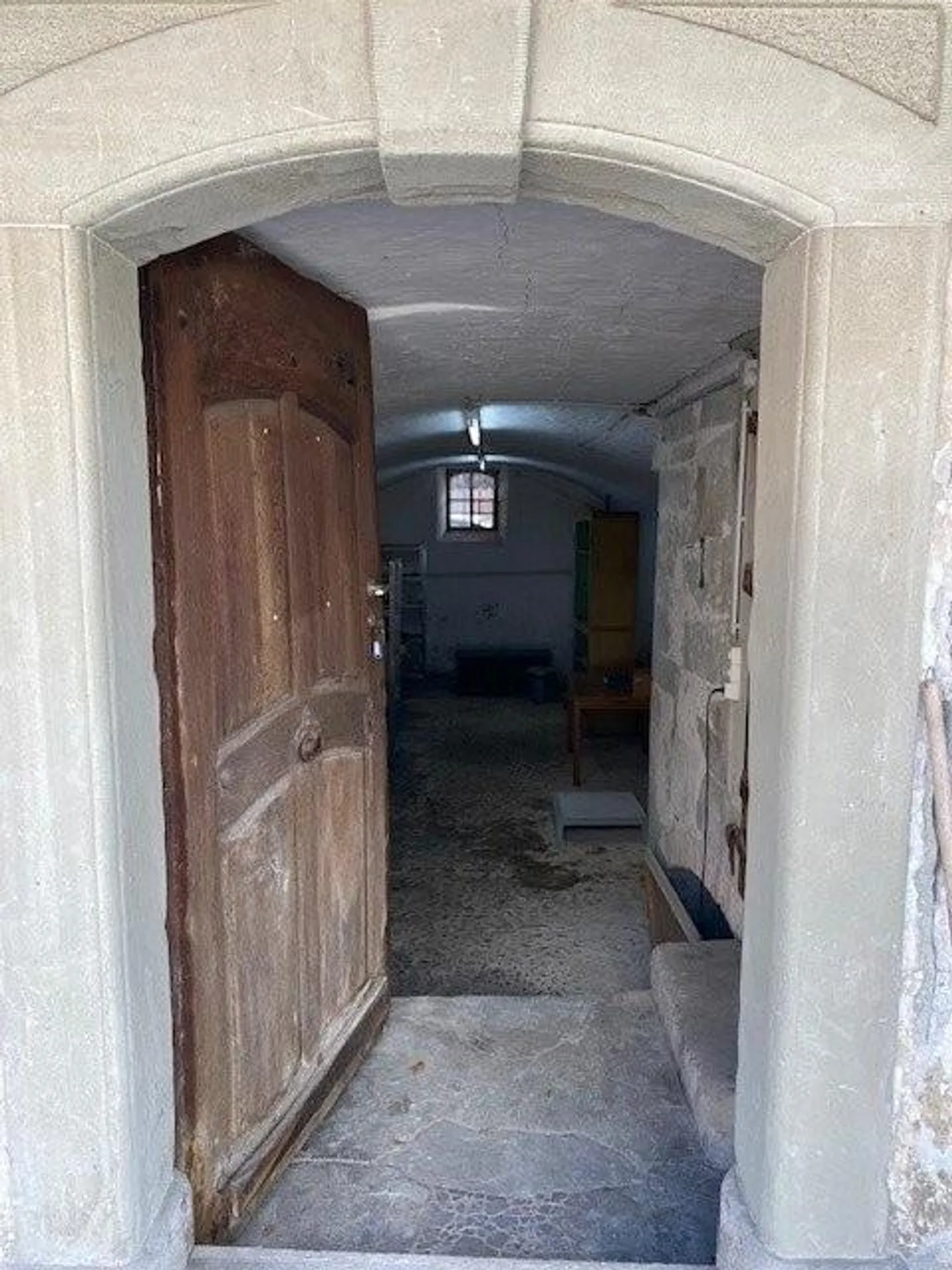 Rustic Vaulted Cellar for Rent in Langnau im Emmental - Photo 6 of 6