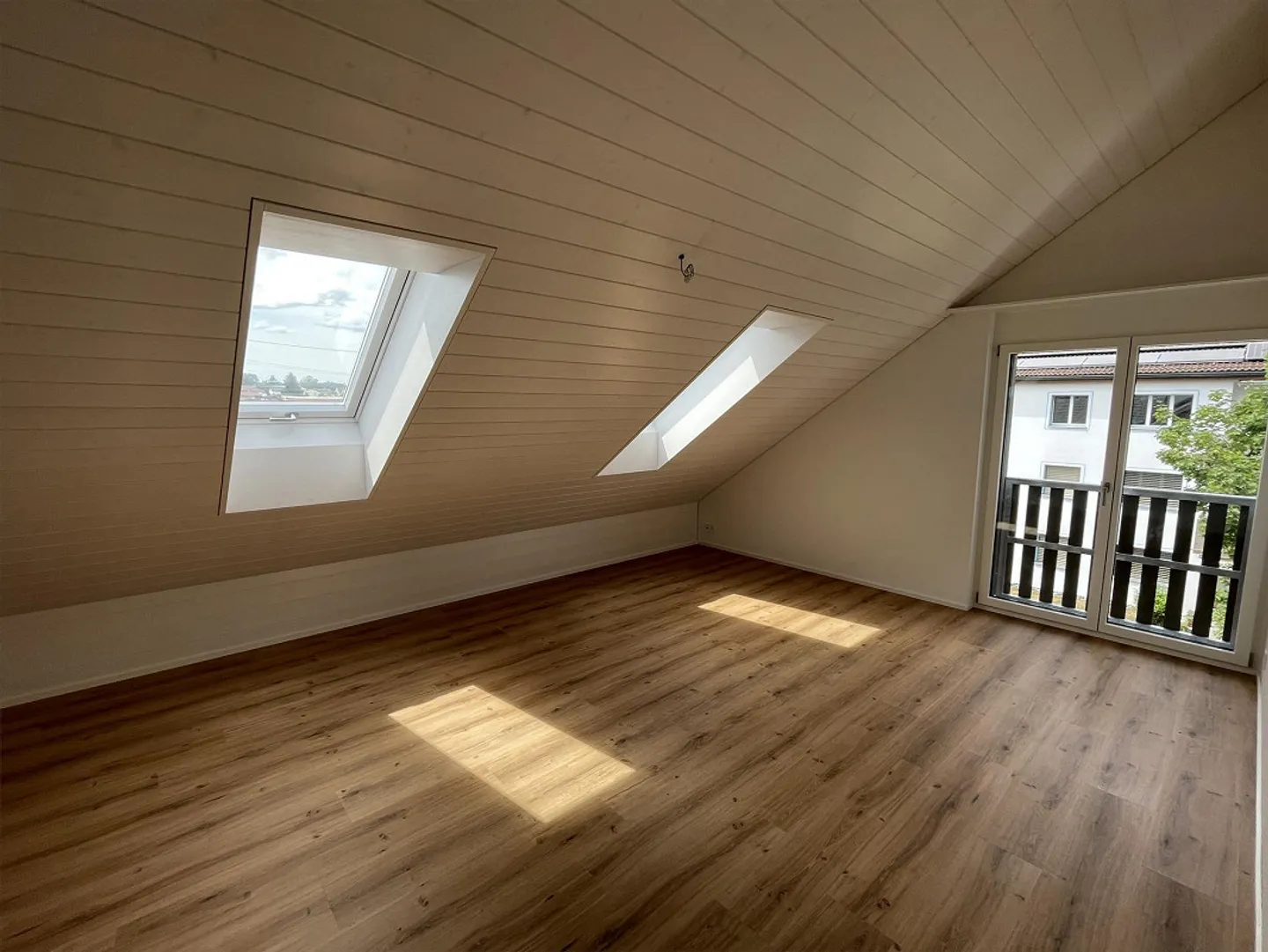 Exclusive 3.5-room penthouse apartment with direct lift access - Photo 4 of 8