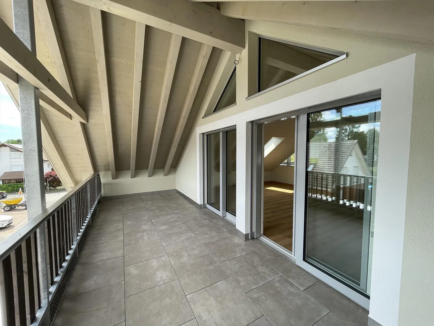 Exclusive 3.5-room penthouse apartment with direct lift access - Photo 6 of 8