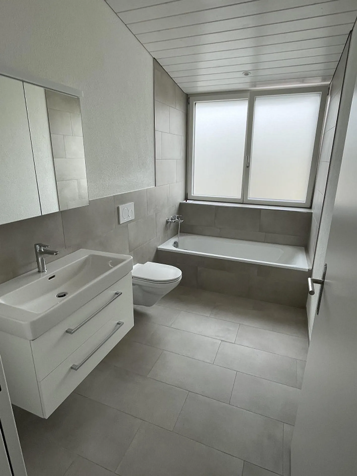 Exclusive 3.5-room penthouse apartment with direct lift access - Photo 8 of 8