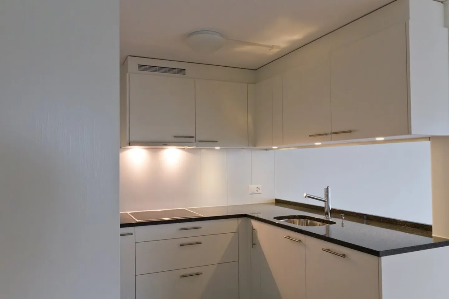 Sunny 3.5-Room Apartment in Thun - Photo 1 of 8