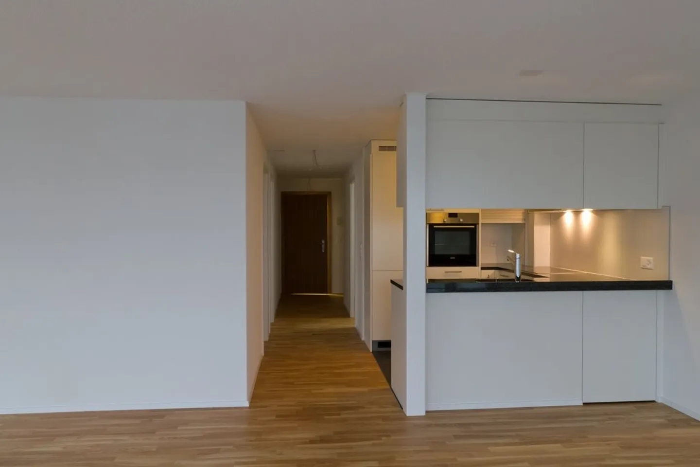Sunny 3.5-Room Apartment in Thun - Photo 2 of 8