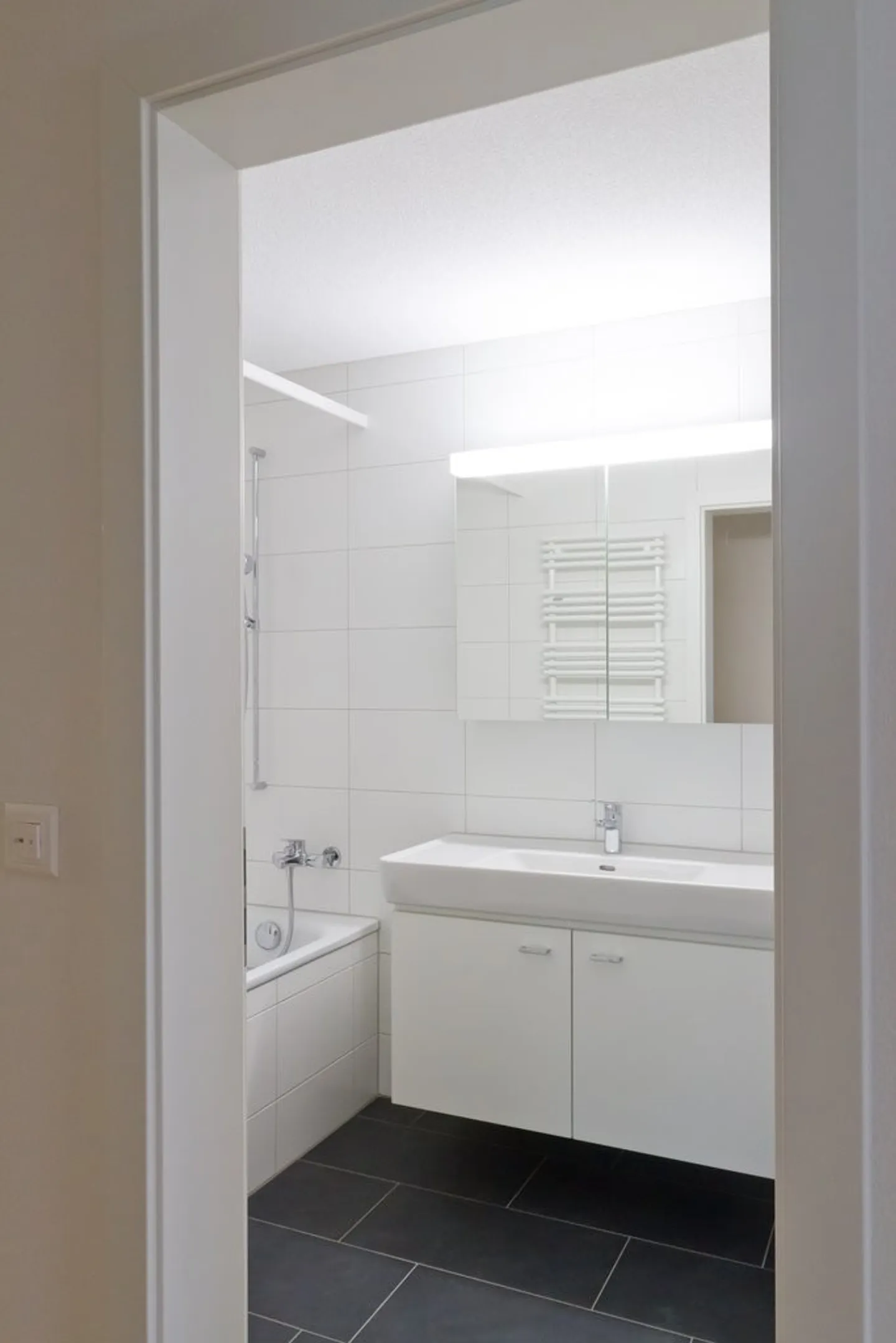 Sunny 3.5-Room Apartment in Thun - Photo 8 of 8