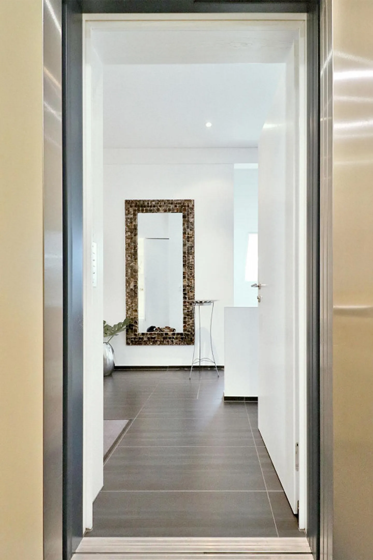 Alloggio tranquillo, elegante e di alta qualità con accesso diretto all'ascensore - Foto 2 di 10