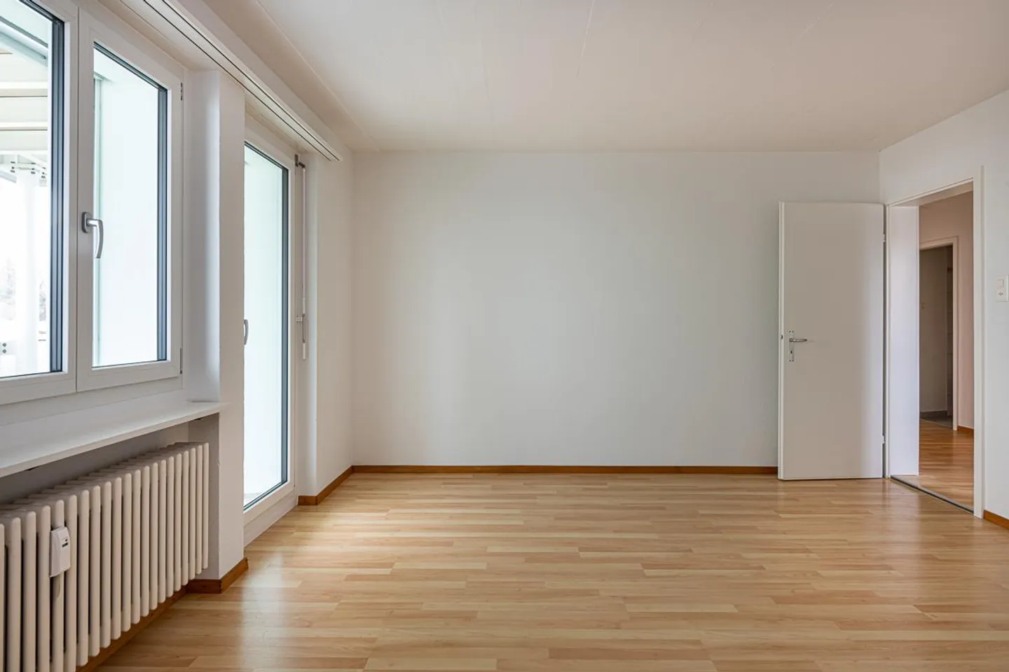 Charming apartment in a quiet location - Photo 3 of 9