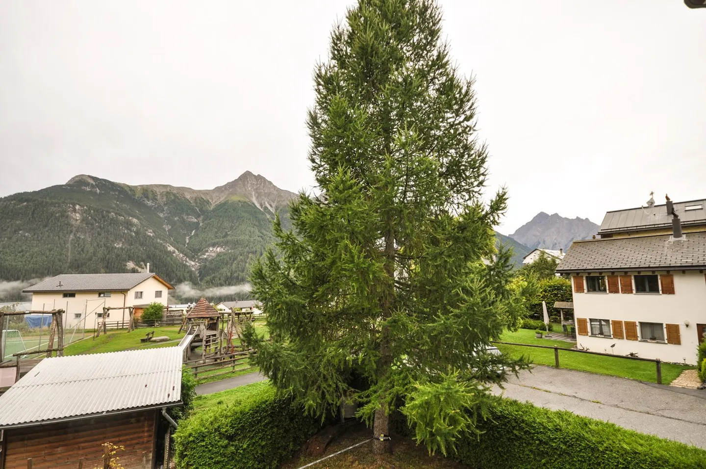 Appartamento affascinante 4.5 stanze con garage a Scuol - Foto 4 di 30