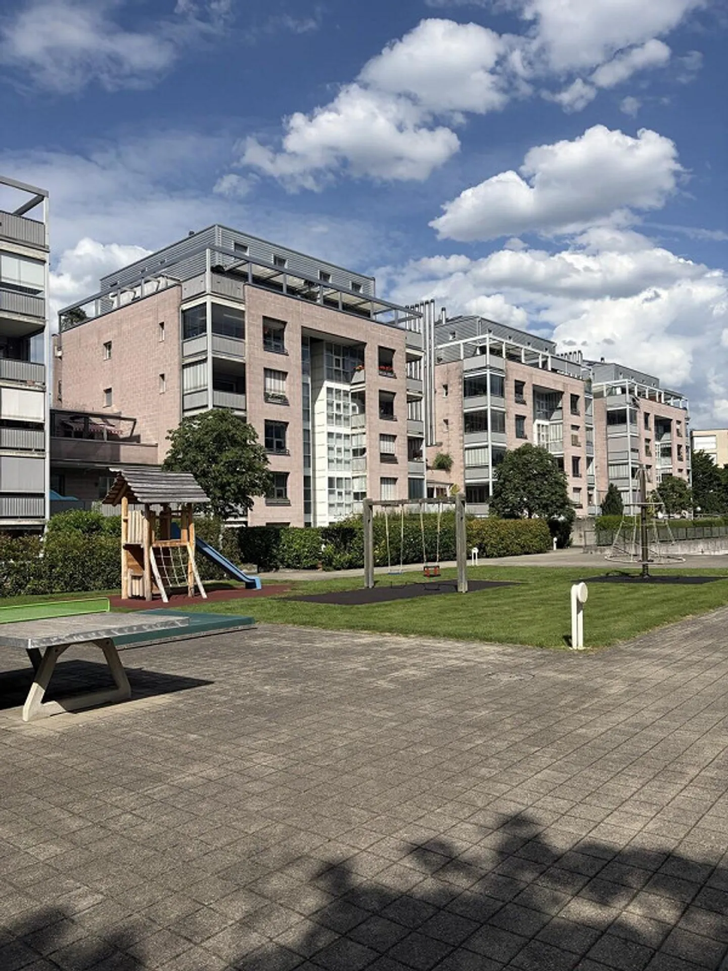 Attractive 4½-room apartment with two balconies, parking space - Photo 1 of 17