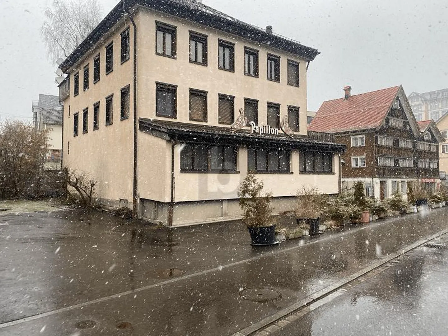 SPACIEUX DANS UN EMPLACEMENT IDÉAL - Photo 2 sur 5