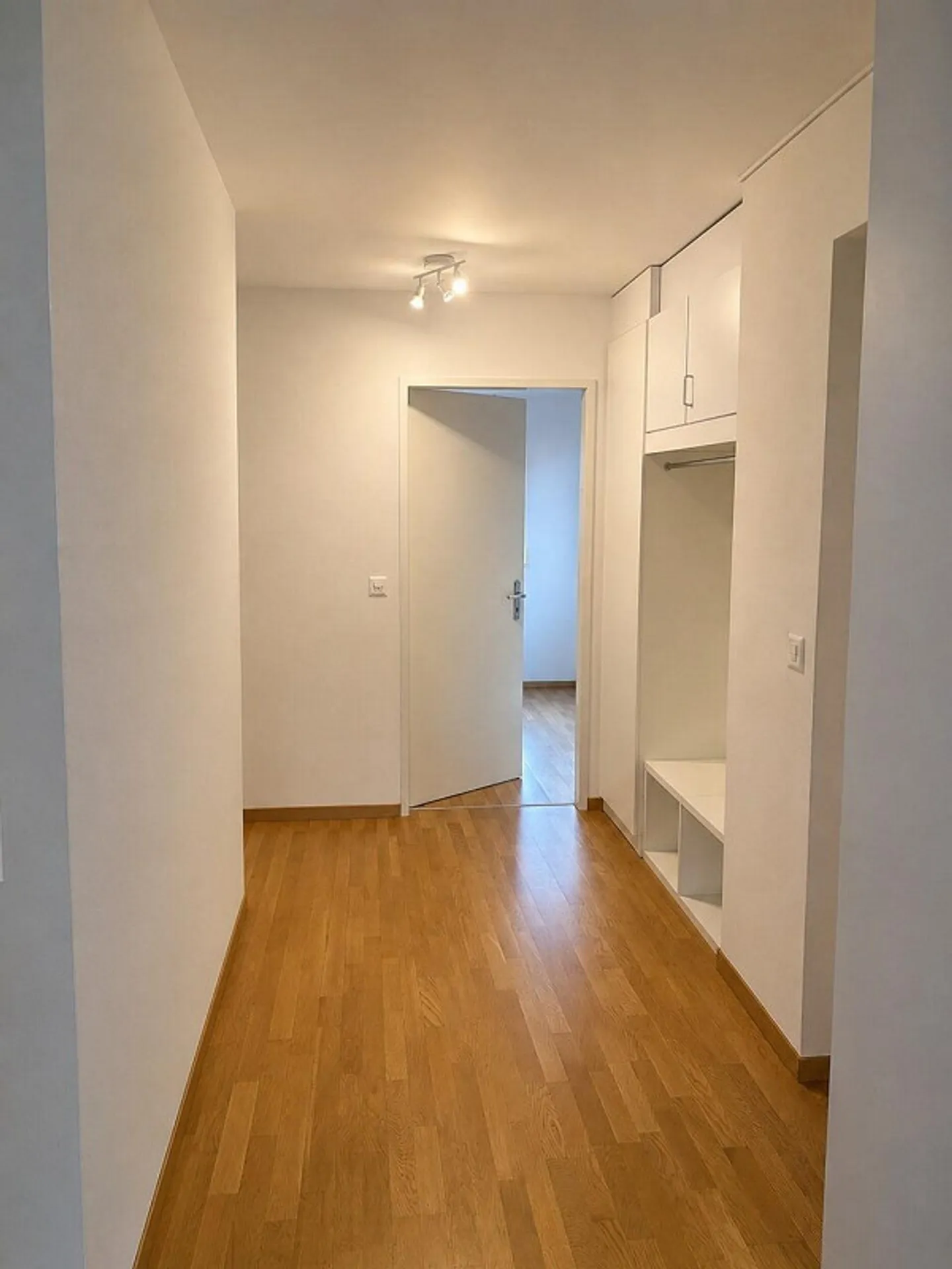 Attractive 4½-room apartment with two balconies, parking space - Photo 8 of 17