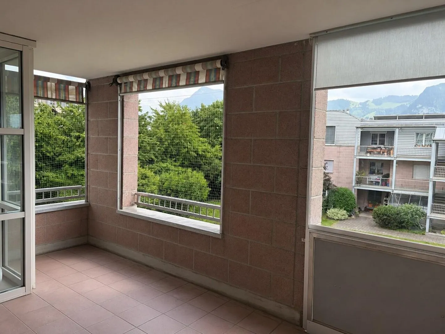 Attractive 4½-room apartment with two balconies, parking space - Photo 11 of 17