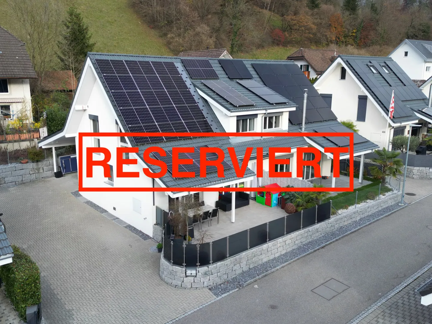 High-quality semi-detached house with many elegant details - Photo 1 of 25