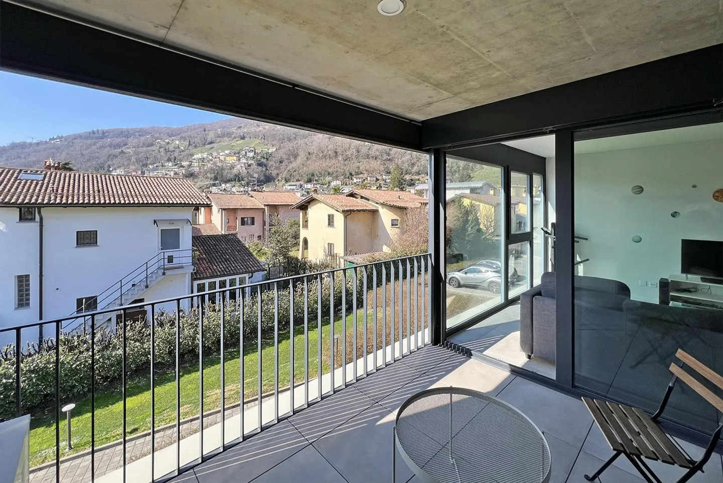 Geräumige und moderne 2.5-Zimmer-Wohnung mit Terrasse in Agno - Foto 2 von 9