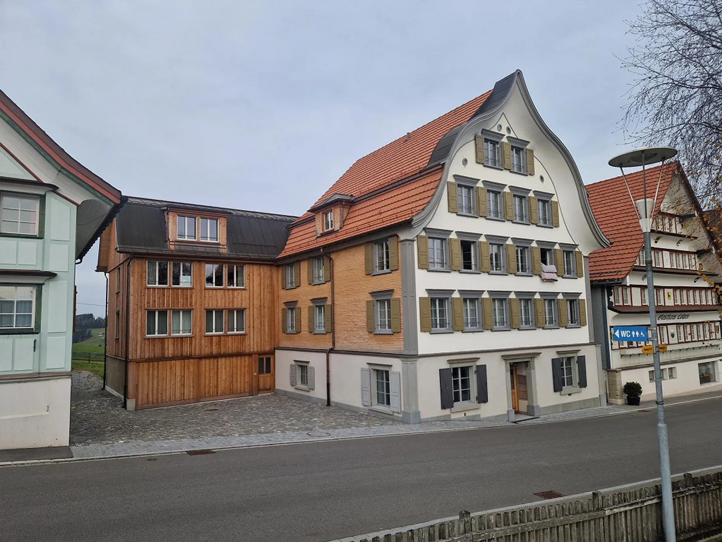Maisonette de 3½ pièces de rêve dans une maison historique de 3 familles - Photo 1 sur 10