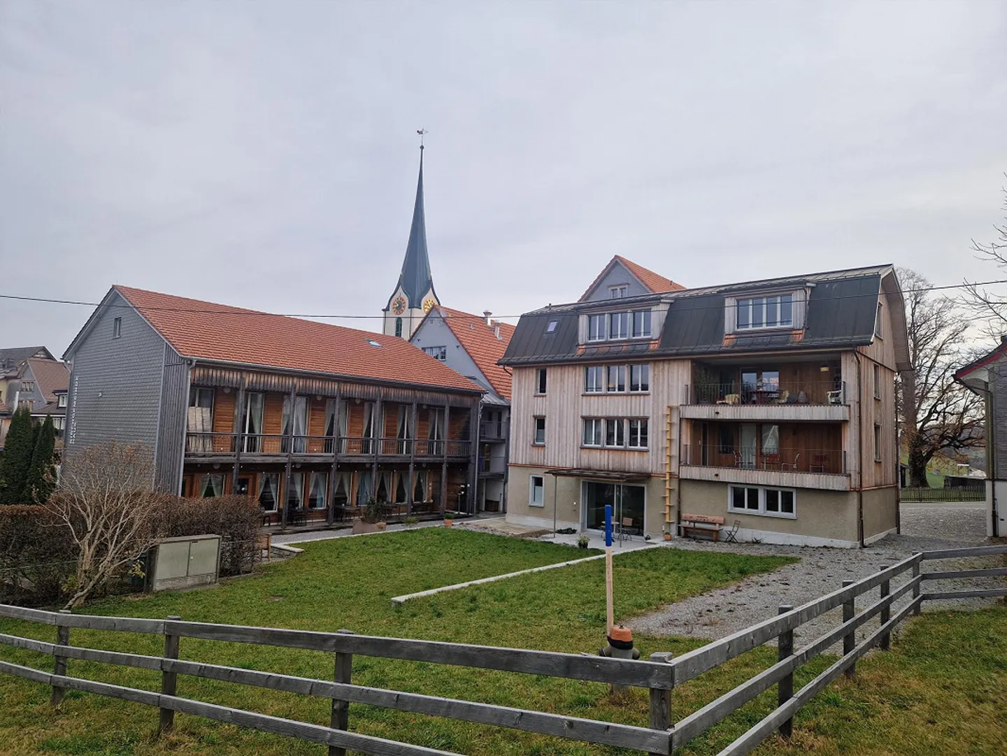 Maisonette de 3½ pièces de rêve dans une maison historique de 3 familles - Photo 2 sur 10