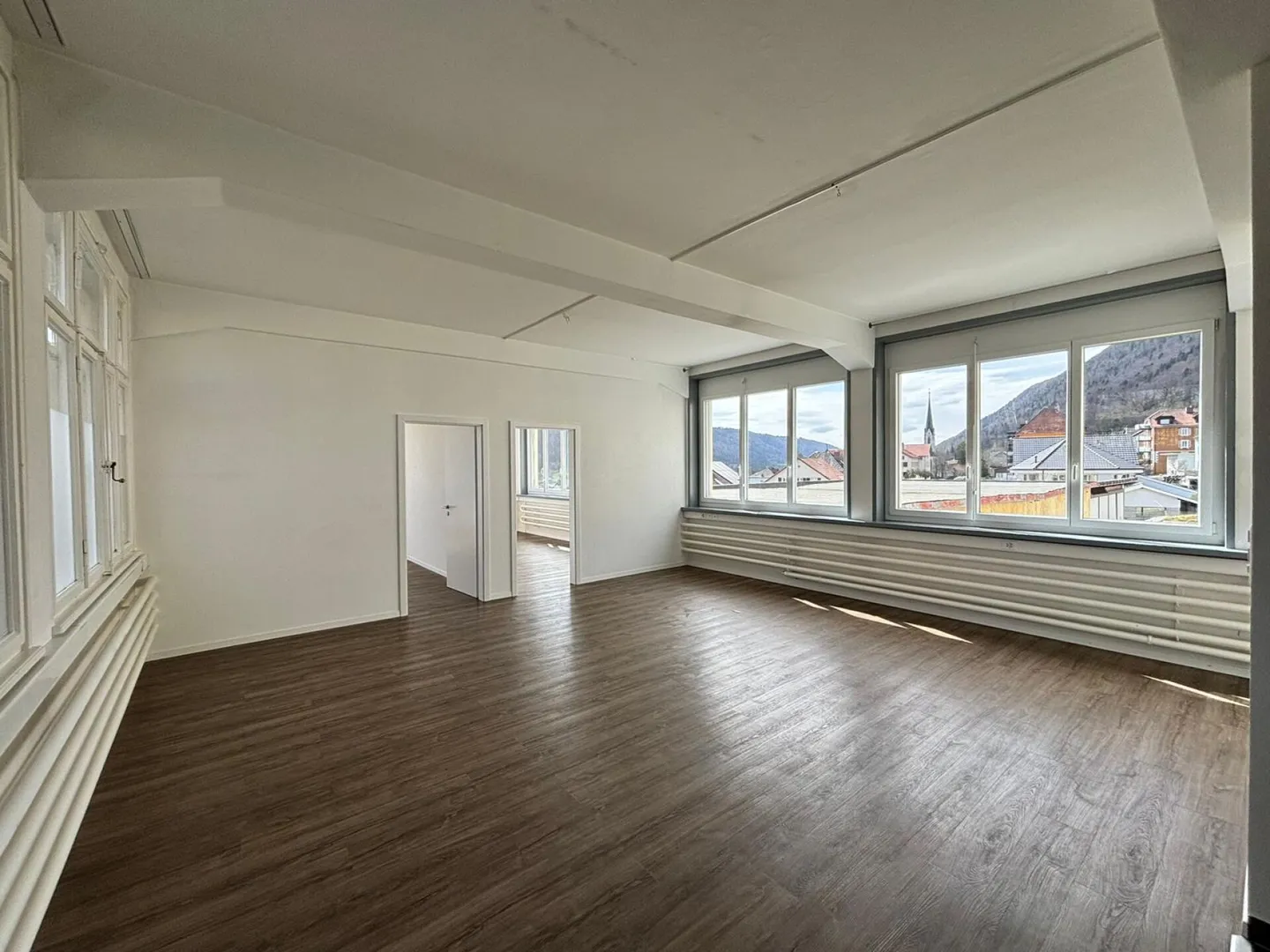 Sankt-Imier, beautiful 3.5-room apartment on the ground floor - Photo 3 of 7