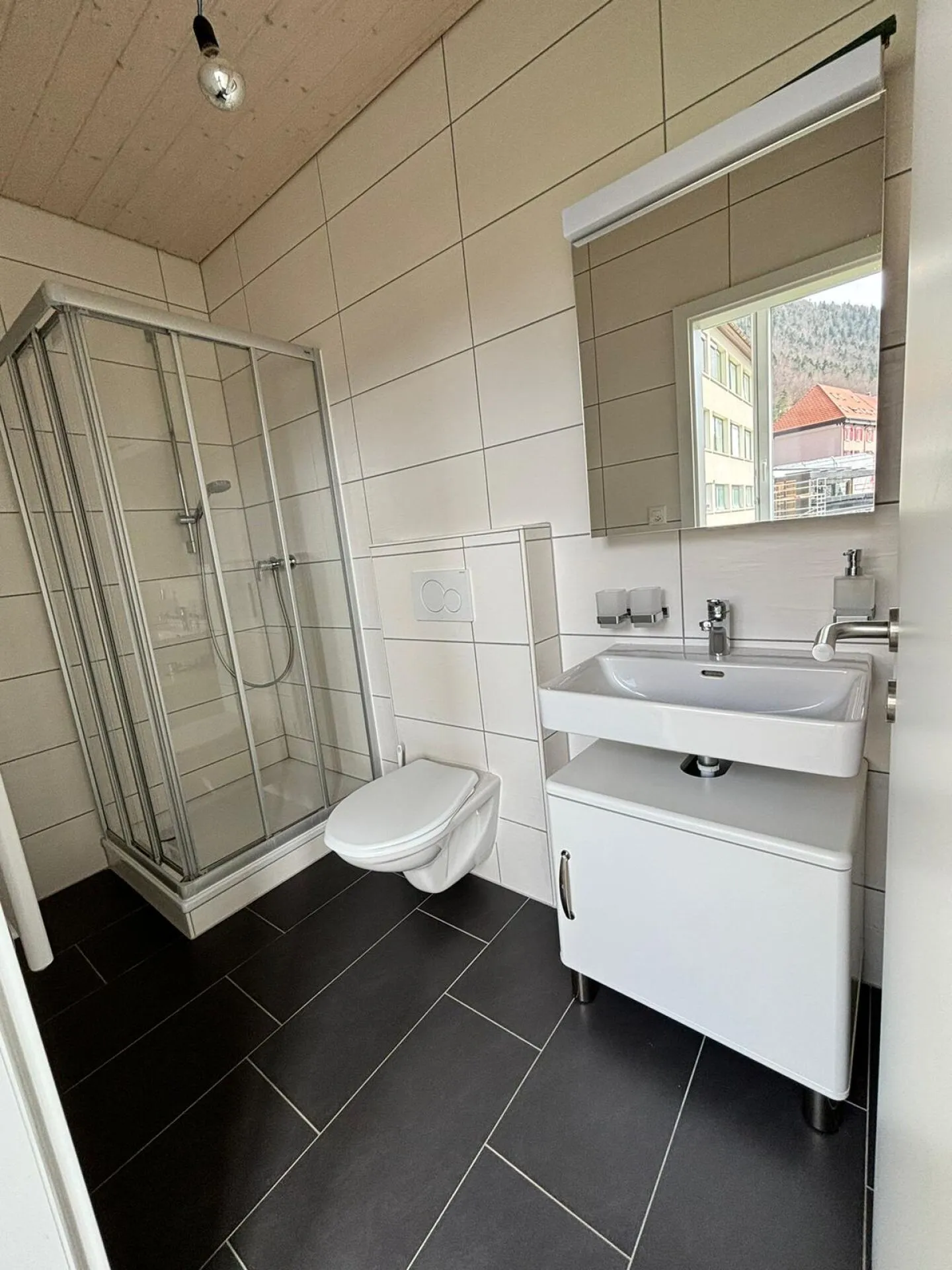 Sankt-Imier, beautiful 3.5-room apartment on the ground floor - Photo 4 of 7