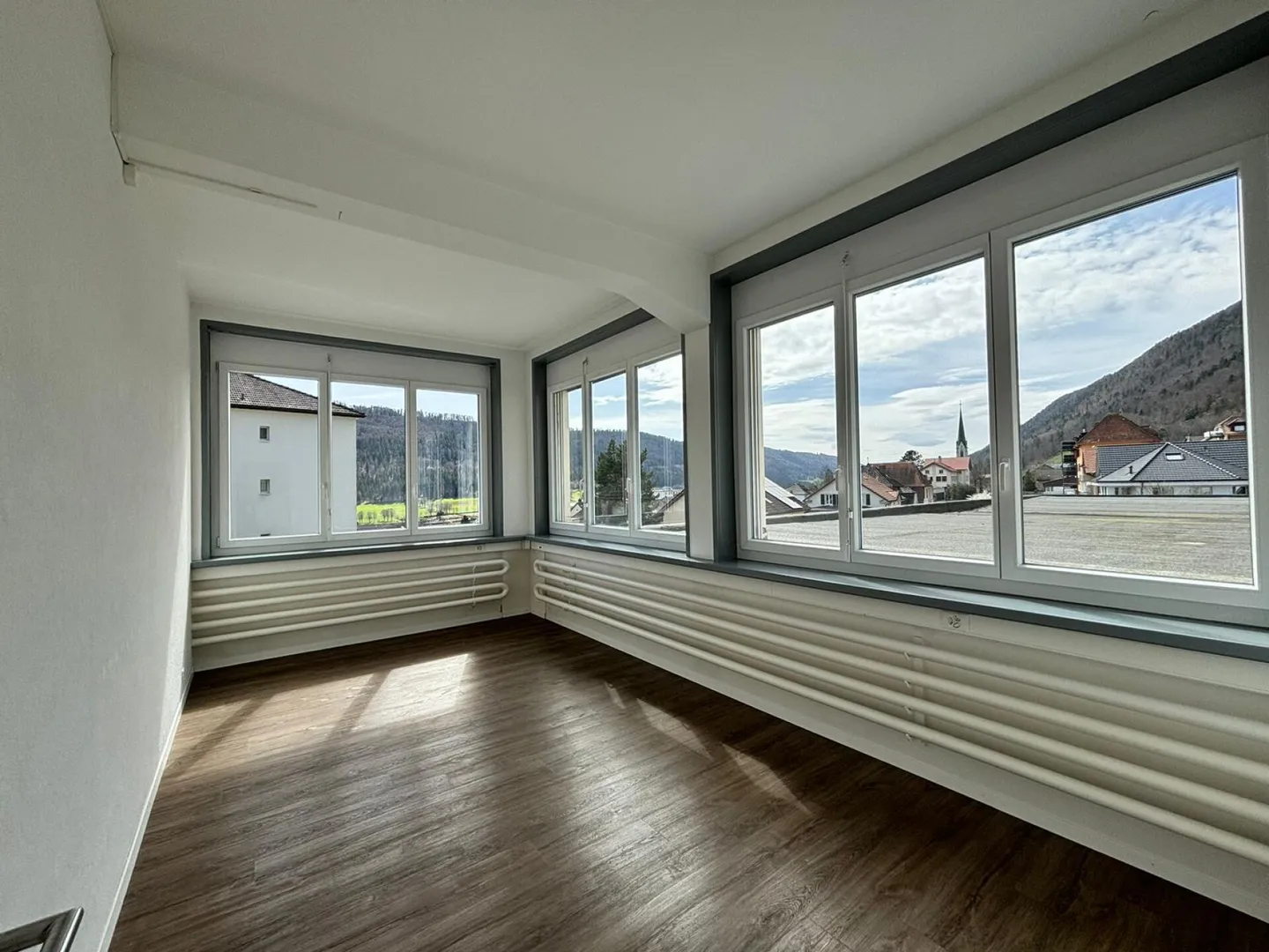 Sankt-Imier, beautiful 3.5-room apartment on the ground floor - Photo 5 of 7