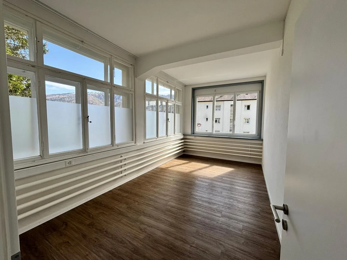 Sankt-Imier, beautiful 3.5-room apartment on the ground floor - Photo 6 of 7