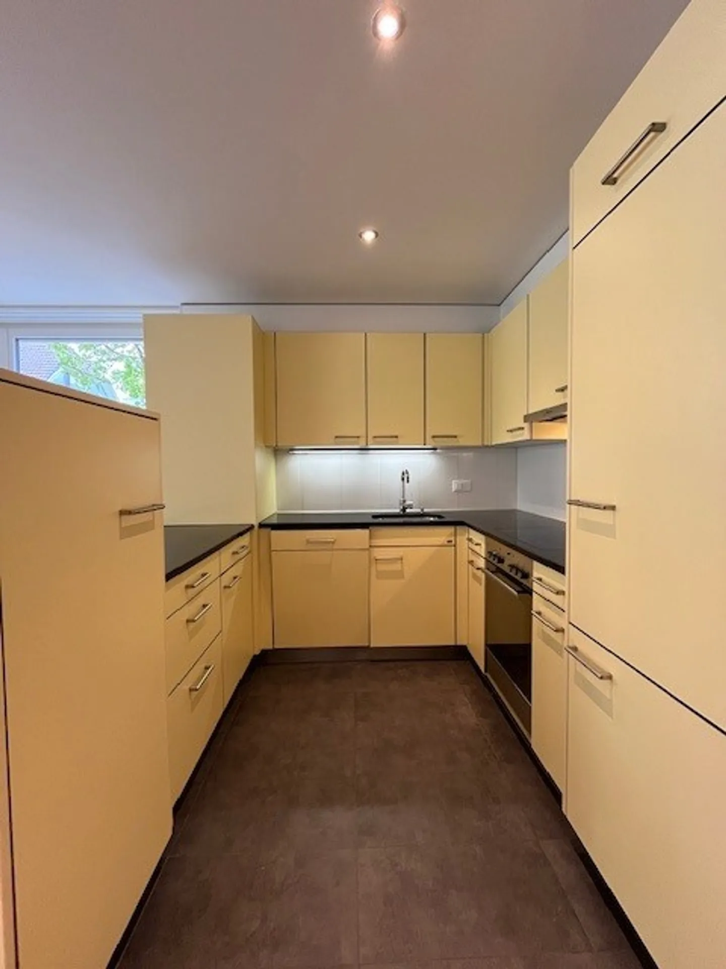 Appartamento familiare di 4,5 locali al piano terra con terrazza in affitto - Foto 1 di 13