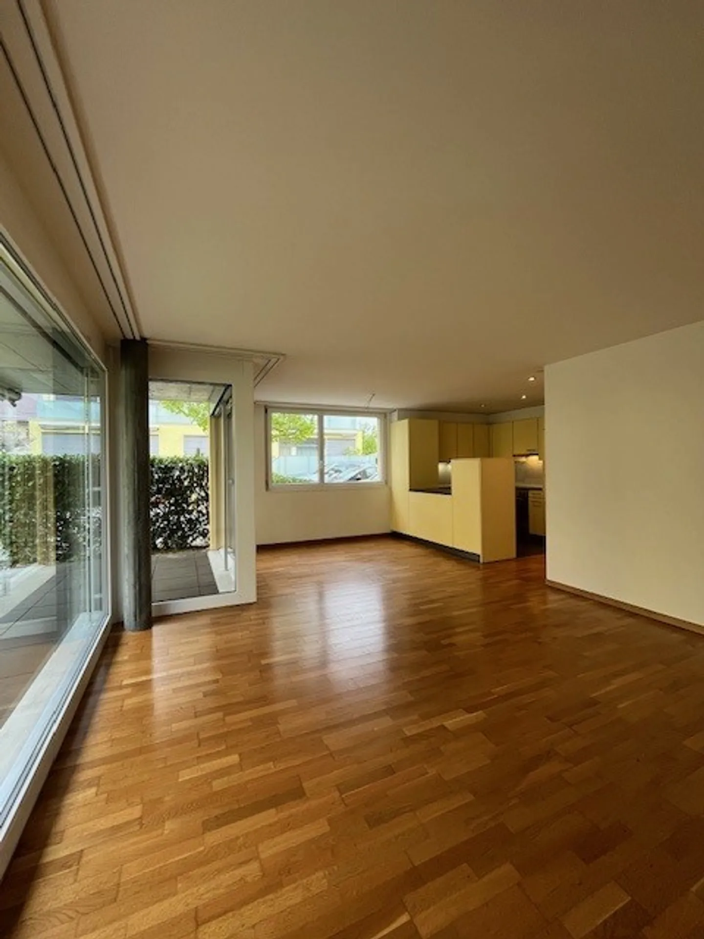 Appartamento familiare di 4,5 locali al piano terra con terrazza in affitto - Foto 5 di 13