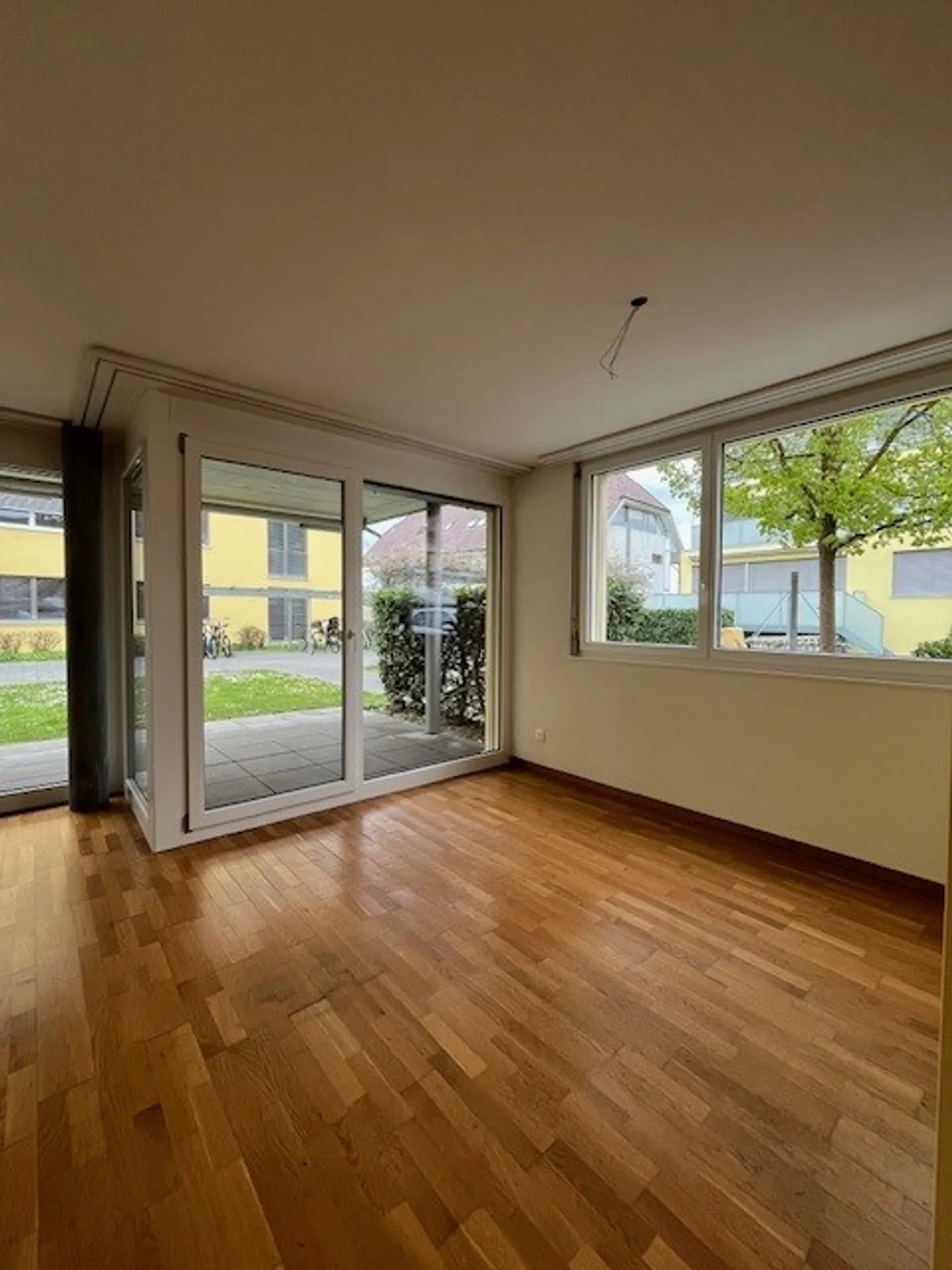 Appartamento familiare di 4,5 locali al piano terra con terrazza in affitto - Foto 7 di 13