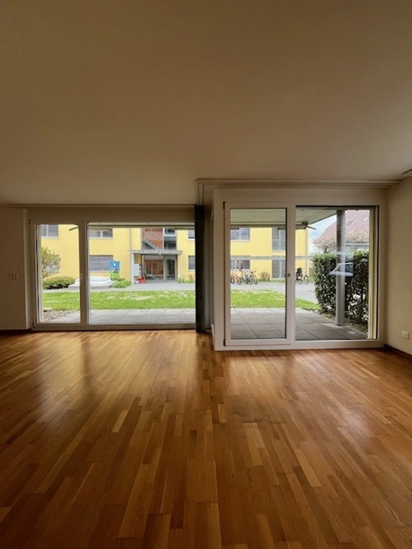 Appartamento familiare di 4,5 locali al piano terra con terrazza in affitto - Foto 8 di 13
