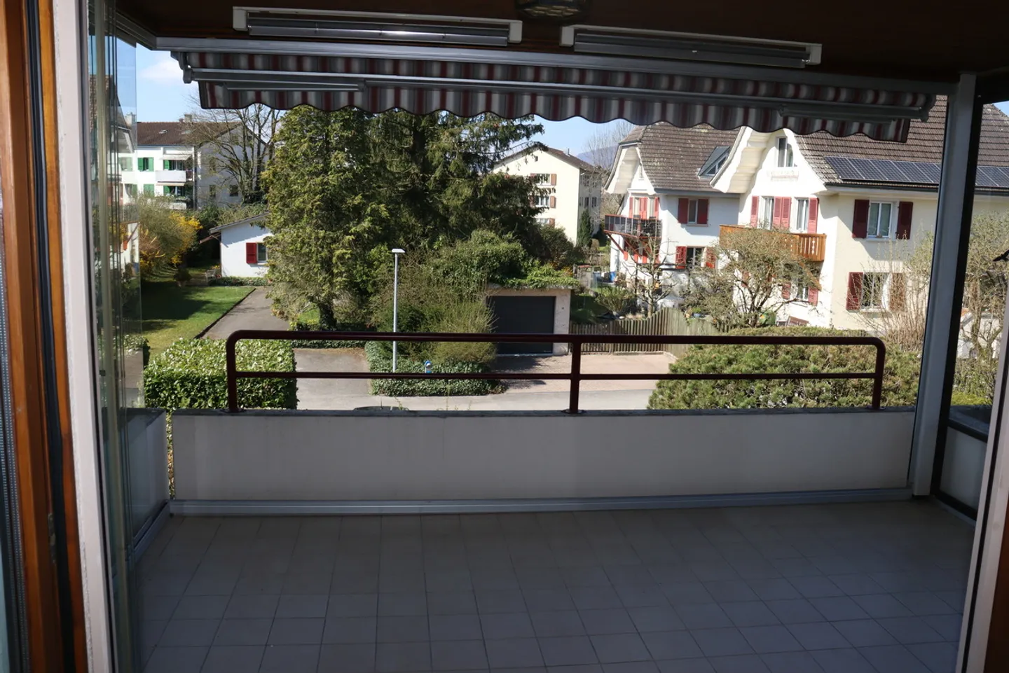 Large 4.5 Room Apartment in a Sensational Location - Photo 10 of 15