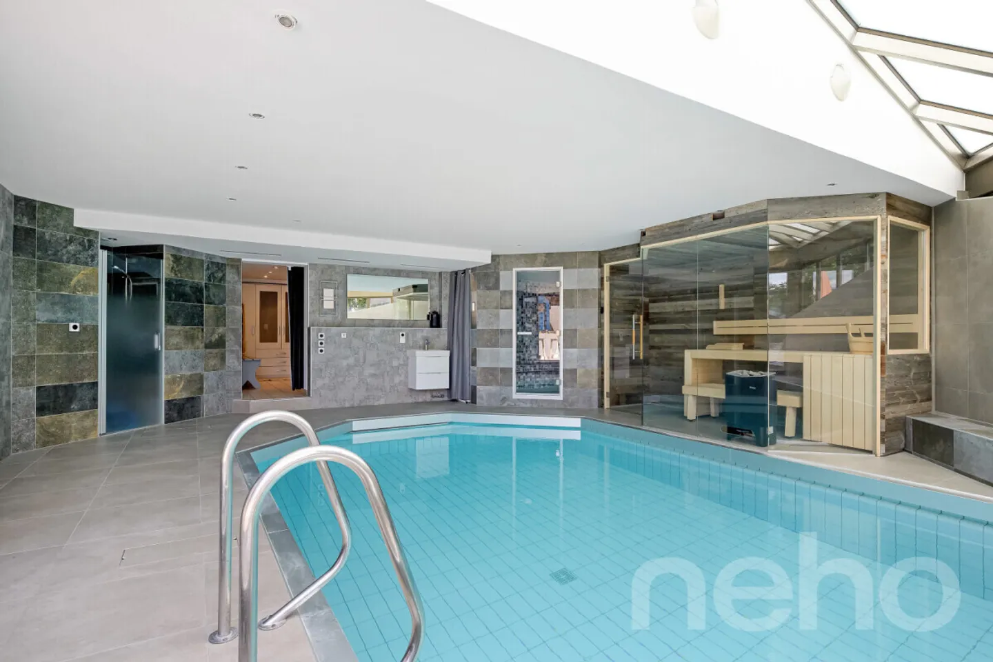 Villa elegante con spa privato vicino a Losanna - Foto 9 di 12