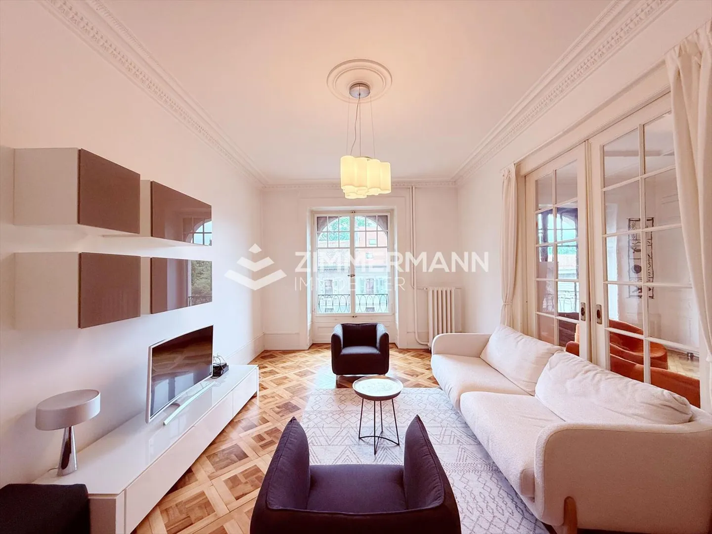 Superbo appartamento arredato con 5 stanze in stile Haussmann di fronte alla perla del lago! - Foto 2 di 8