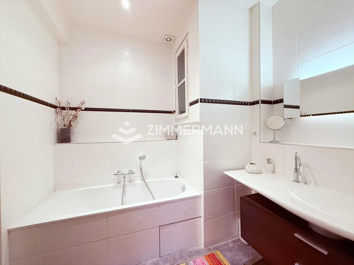 Superbo appartamento arredato con 5 stanze in stile Haussmann di fronte alla perla del lago! - Foto 7 di 8