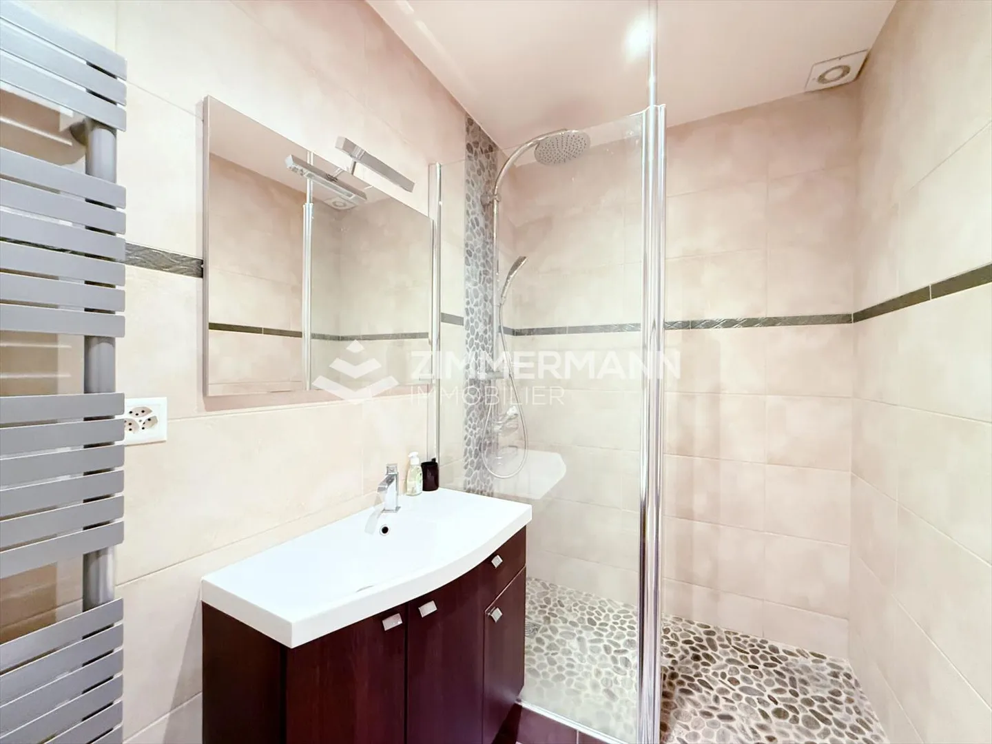 Superbo appartamento arredato con 5 stanze in stile Haussmann di fronte alla perla del lago! - Foto 8 di 8