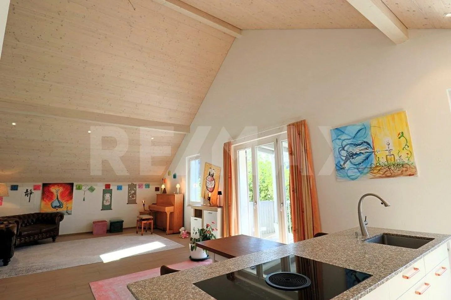 Charmante, moderne Dachwohnung mit aussergewöhnlichem Raumgefühl - Foto 3 von 12