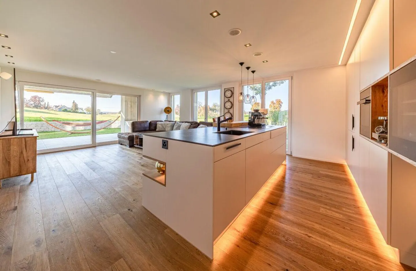 3.5-Room Garden Apartment in a Quiet Location in Amriswil with a View into ... - Photo 4 of 15