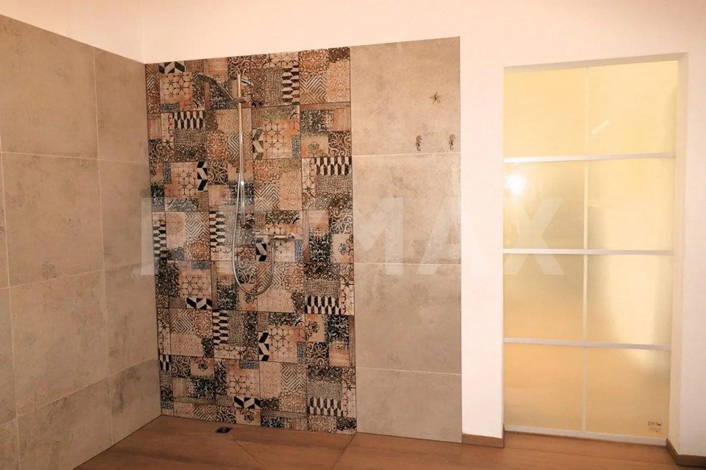 Charmante, moderne Dachwohnung mit aussergewöhnlichem Raumgefühl - Foto 6 von 12